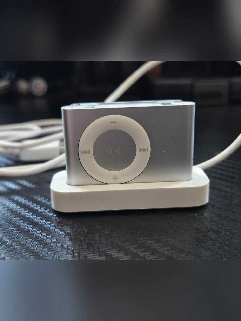 Apple IPod Shuffle 2nd Generation Silver 1Gb Needs New Battery